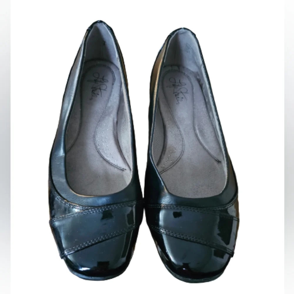 Life Stride Black Patent Enhanced Flat